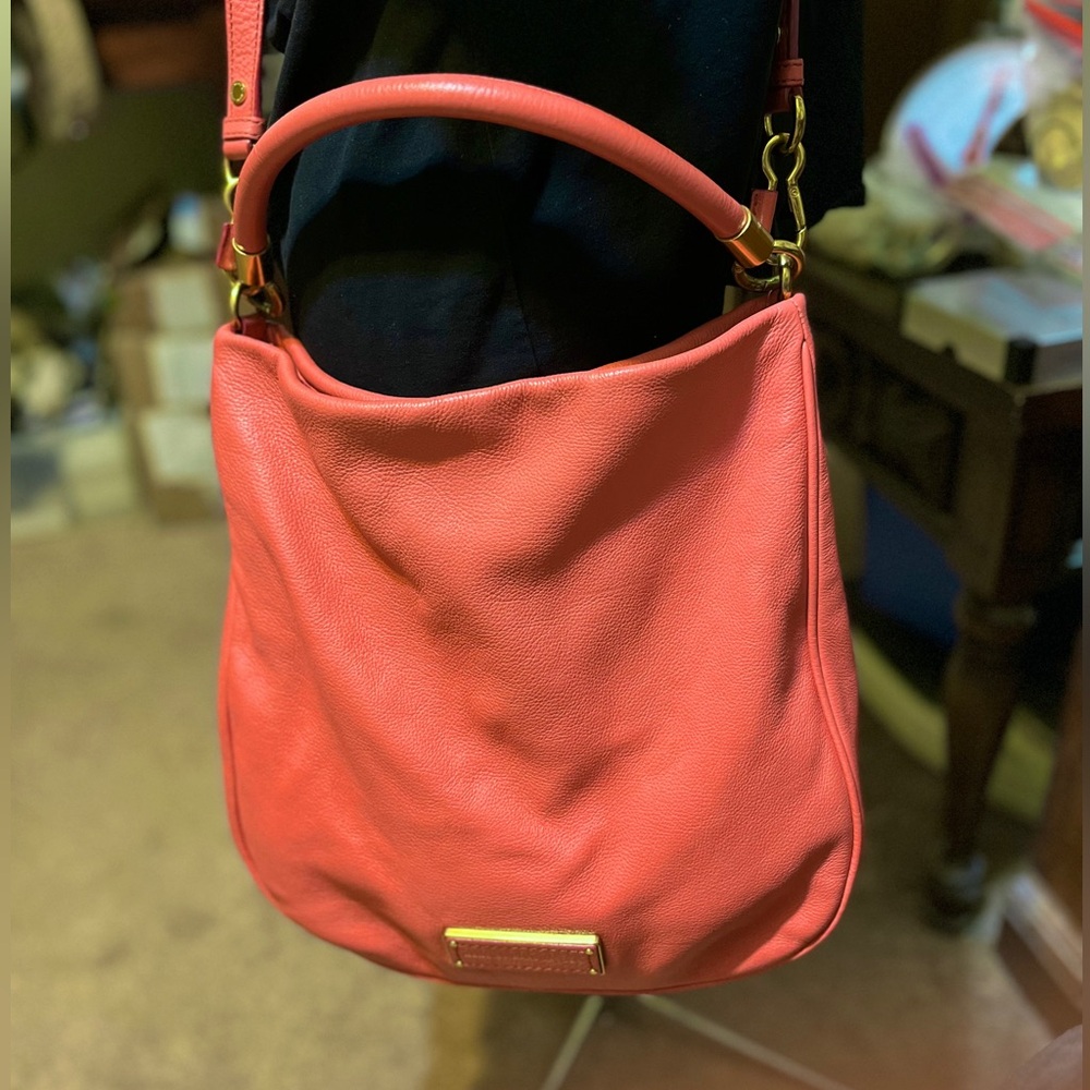 Elegant Marc Jacobs Coral Leather Shoulder Bag - Picture 1 of 13